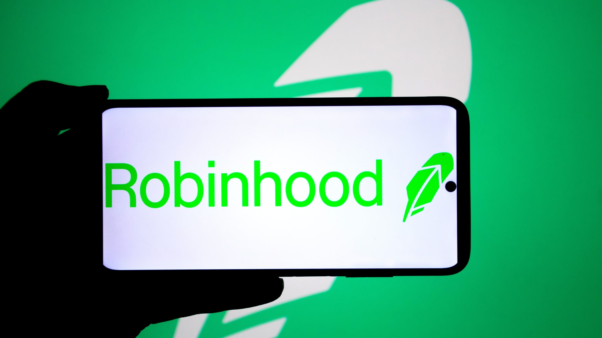 Prediction markets for NFL already a $200 million business for Robinhood, says Piper Sandler