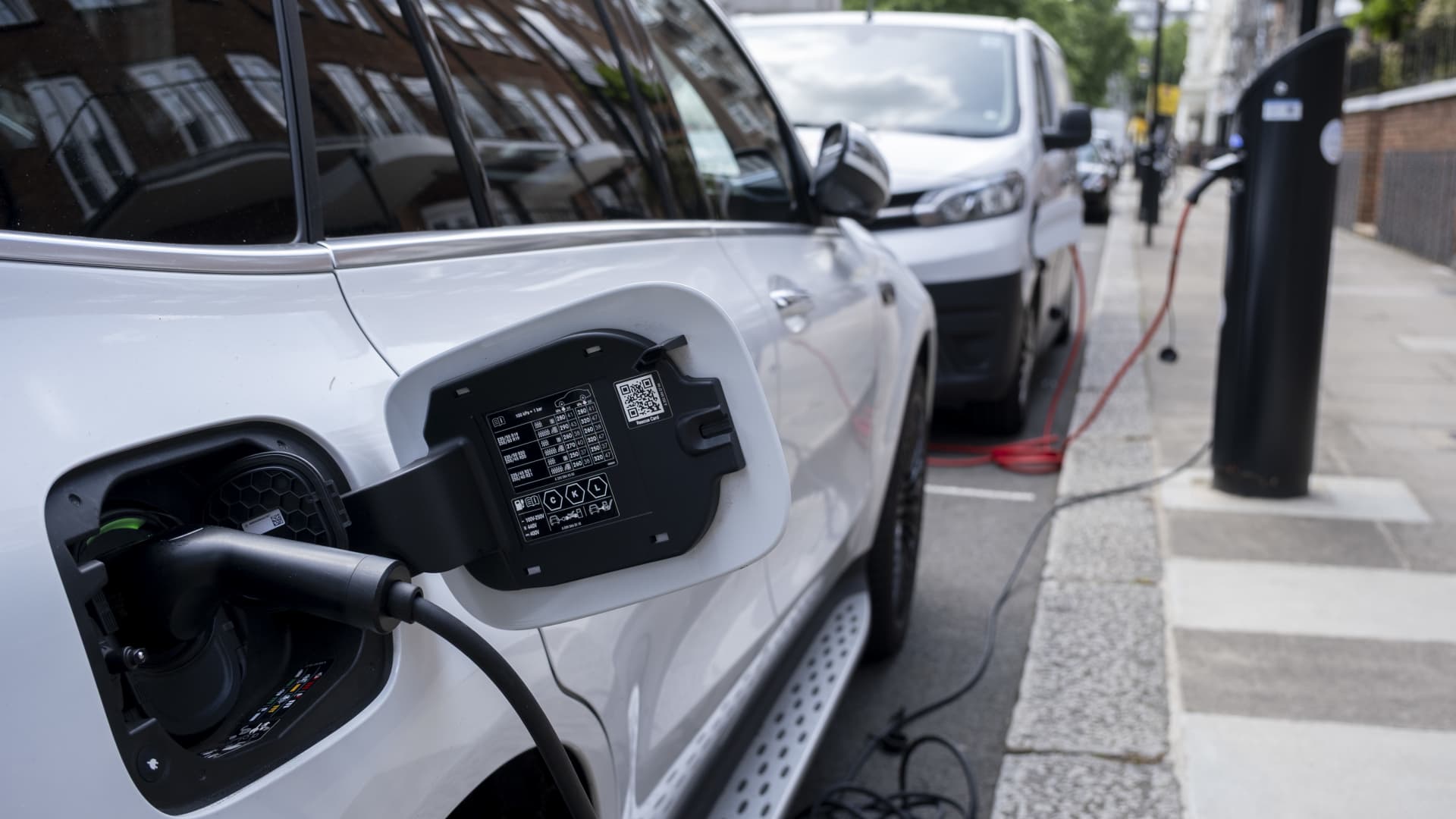 Piper Sandler raises Tesla price target to $500, says it can fight off China competitors with AI lead