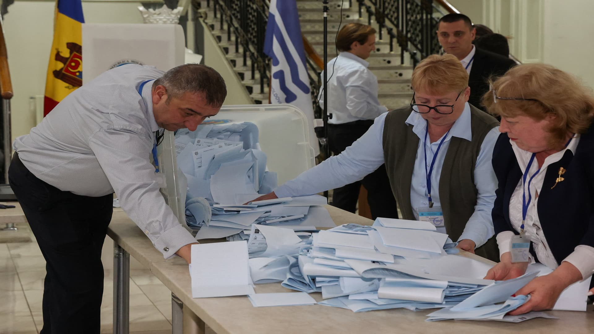 Moldova’s pro-EU government edges towards majority in pivotal vote