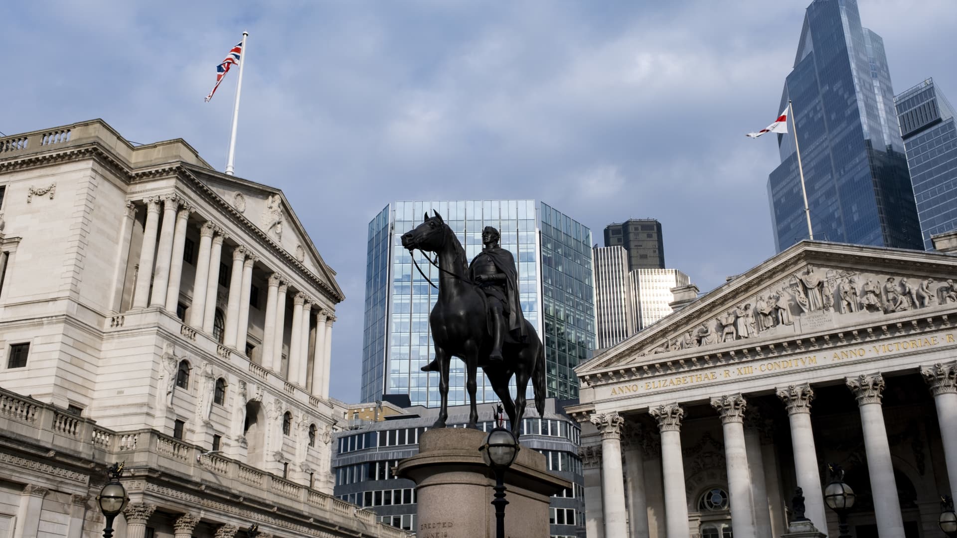 Bank of England warns of ‘sharp market correction’ if AI bubble bursts