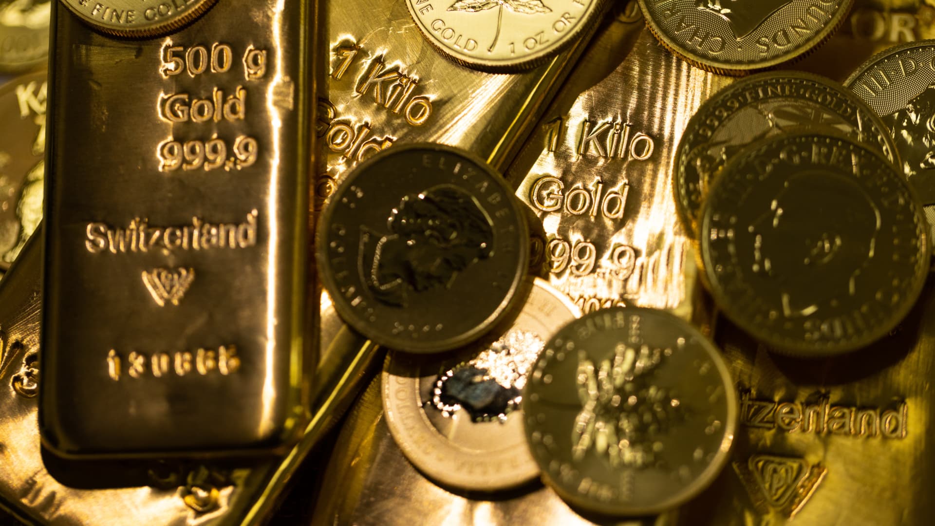 Gold hits new highs — here’s how to hedge against a price pull-back