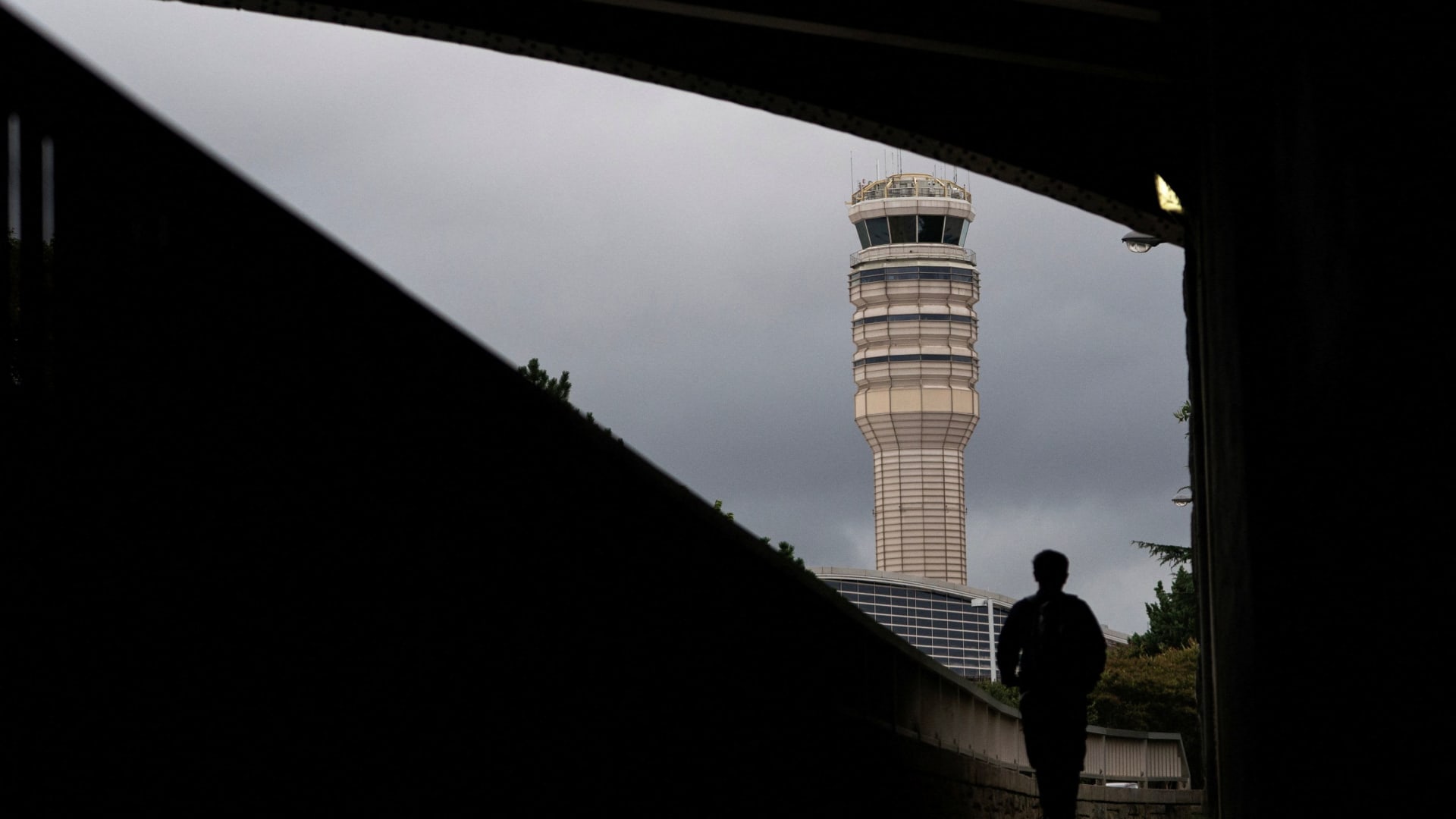 Air traffic controllers miss first paychecks