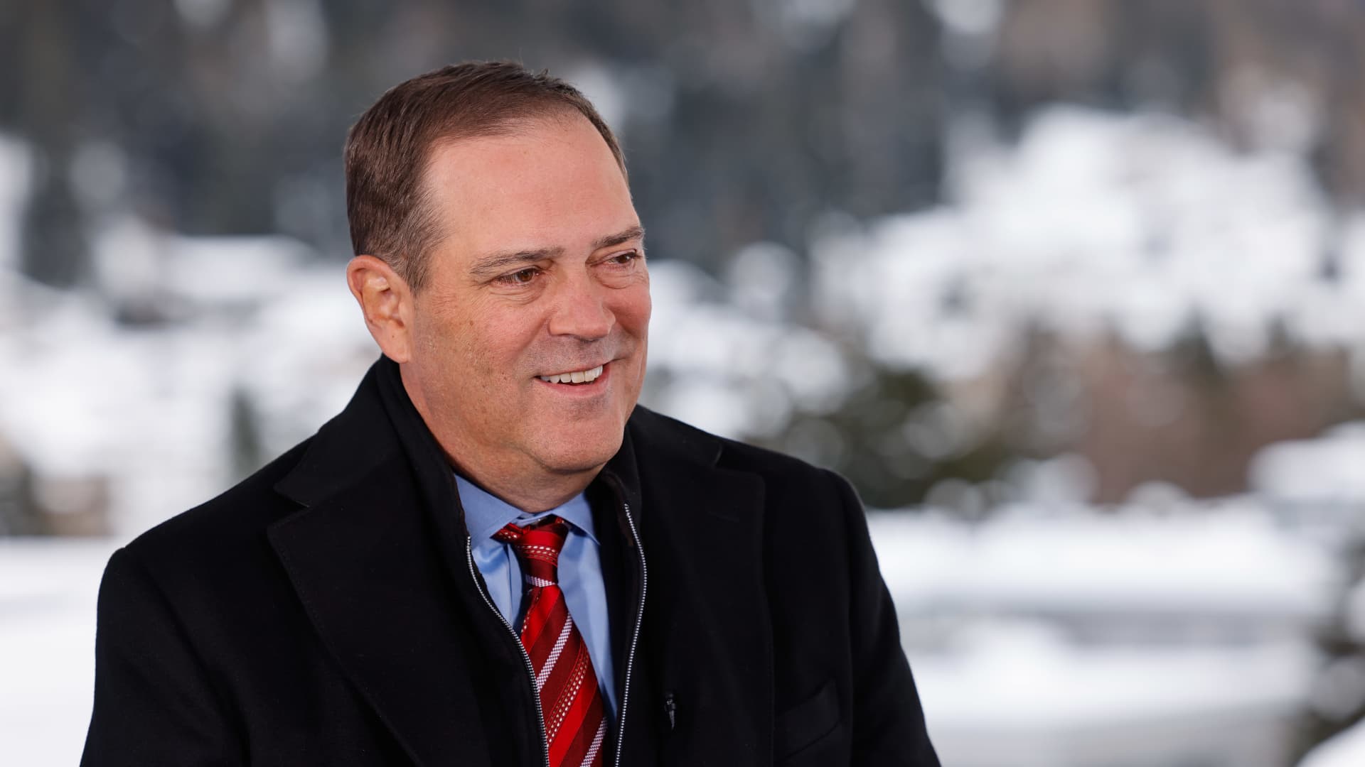 Cisco’s stock closes at record for first time since dot-com peak 2000