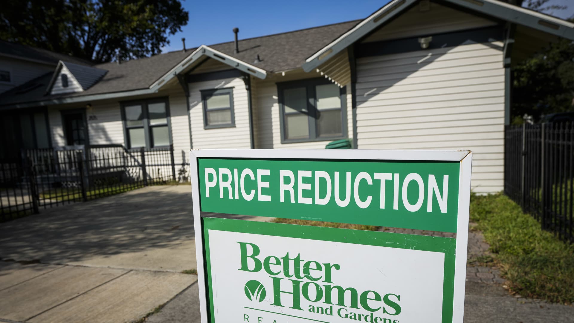 Home prices go negative for the first time in over 2 years