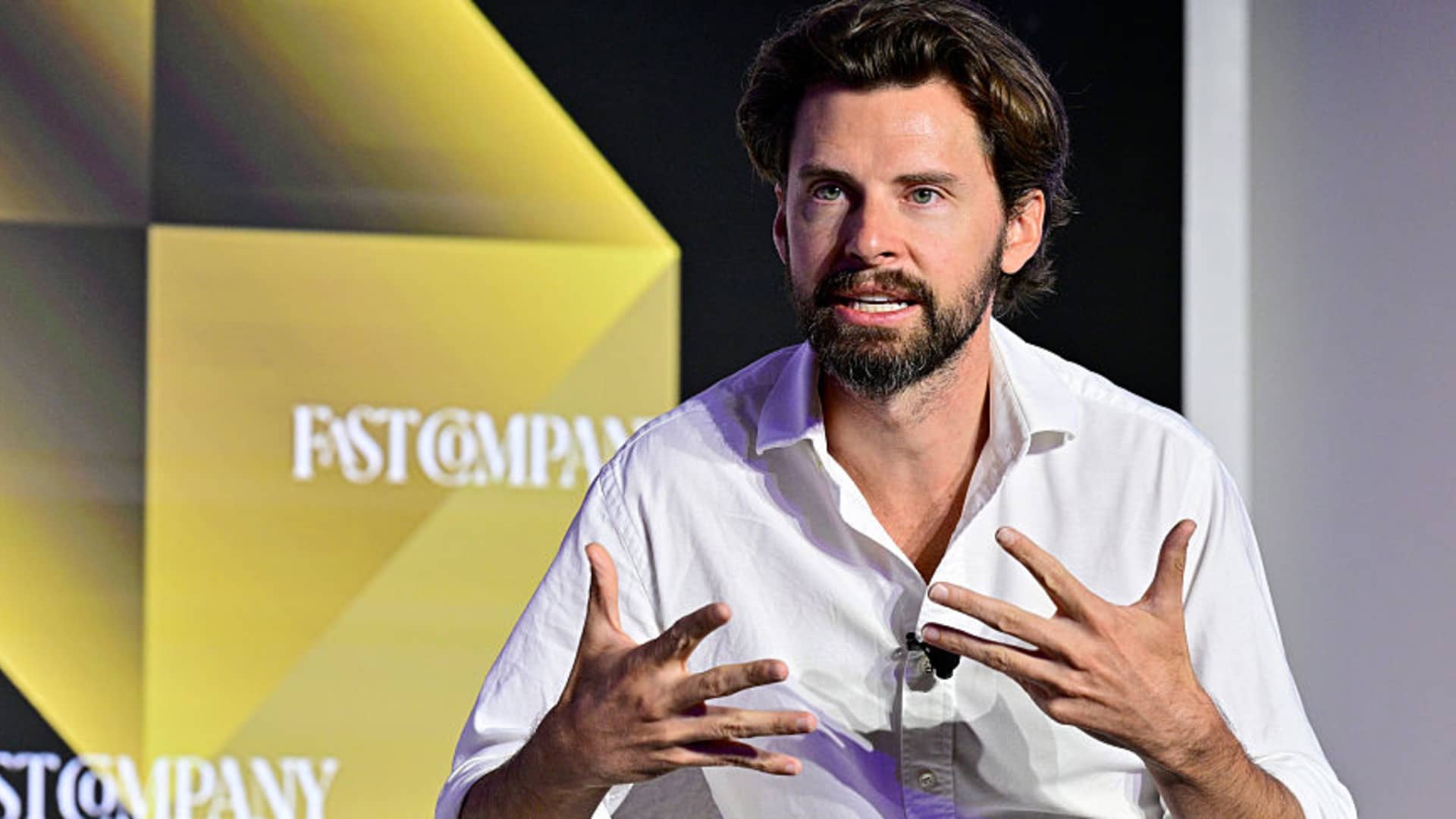 Hinge founder leaves CEO role to launch AI-powered dating startup